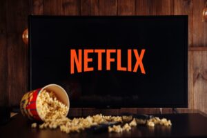 Ranking najlepszych komediowych seriali na platformie Netflix: Krótkie odcinki, dużo śmiechu!