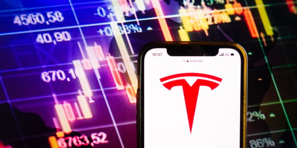 Tesla powraca na scenę - akcje rosną o 27% w ciągu tygodnia