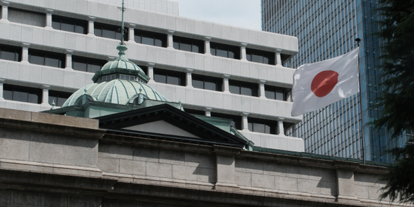 Bank Japonii ponownie podnosi stopy procentowe oraz zmniejsza zakupy obligacji skarbowych.