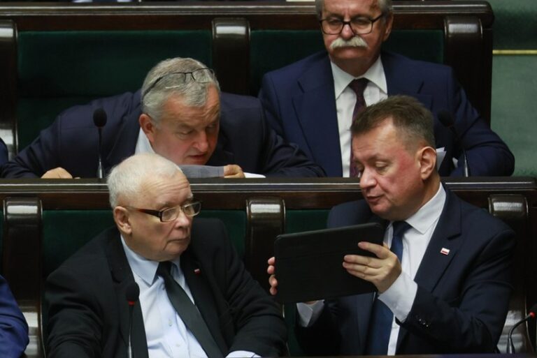 PiS w obliczu potencjalnych strat finansowych. To jednak nie jest największe zmartwienie.