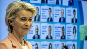 Ursula von der Leyen szokuje posłów w Parlamencie Europejskim dzieląc się informacjami, których nie powinna było ujawnić mediom