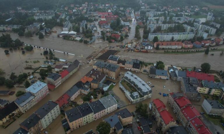 Nadmierne opady deszczu w Polsce. Firmy ubezpieczeniowe zanotowały wzrost liczby zgłoszeń szkód