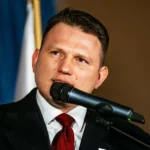 Kontrowersje po spotkaniu przy piwie z Trzaskowskim. Mentzen żałuje jednej decyzji