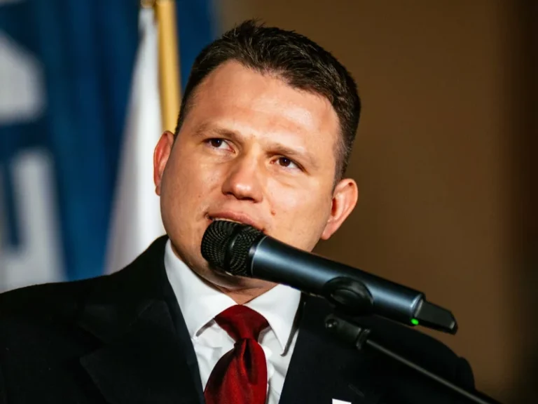 Kontrowersje po spotkaniu przy piwie z Trzaskowskim. Mentzen żałuje jednej decyzji