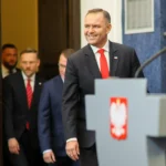 Oto kilka możliwych, unikalnych wersji tytułu: 1. "Bez przywilejów dla Ukrainy"? Kontrowersyjne reakcje po decyzji Nawrockiego 2. Decyzja Nawrockiego wywołuje burzę. Komentarze o „antyukraińskich uprzedzeniach” 3. Spór o przywileje dla Ukraińców. Gorące głosy po decyzji prezydenta IPN 4. Nawrocki pod ostrzałem. Fala opinii o „antyukraińskich nastrojach” po jego decyzji 5. Decyzja Nawrockiego rozgrzewa debatę – zarzuty o brak przywilejów i fobie antyukraińskie