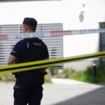 Oto kilka propozycji unikalnych tytułów oddających sens oryginału: 1. Tragiczny finał ataku na taksówkarza w Krakowie: w stawie odnaleziono ciało domniemanego napastnika 2. Kraków: Po ataku na taksówkarza w stawie znaleziono zwłoki potencjalnego sprawcy 3. Zwłoki w stawie po napaści na taksówkarza w Krakowie – policja podejrzewa, że to napastnik 4. Podejrzany o atak na taksówkarza nie żyje? Zwłoki znalezione w krakowskim stawie 5. Kraków: Ciało w stawie może należeć do sprawcy napaści na taksówkarza