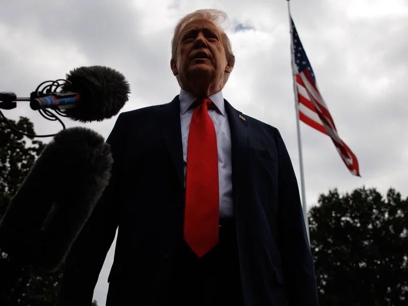Trump stanowczo rozprawia się z imigracją, ignorując sprzeciw lewicowych władz lokalnych. Nowa inicjatywa w działaniu