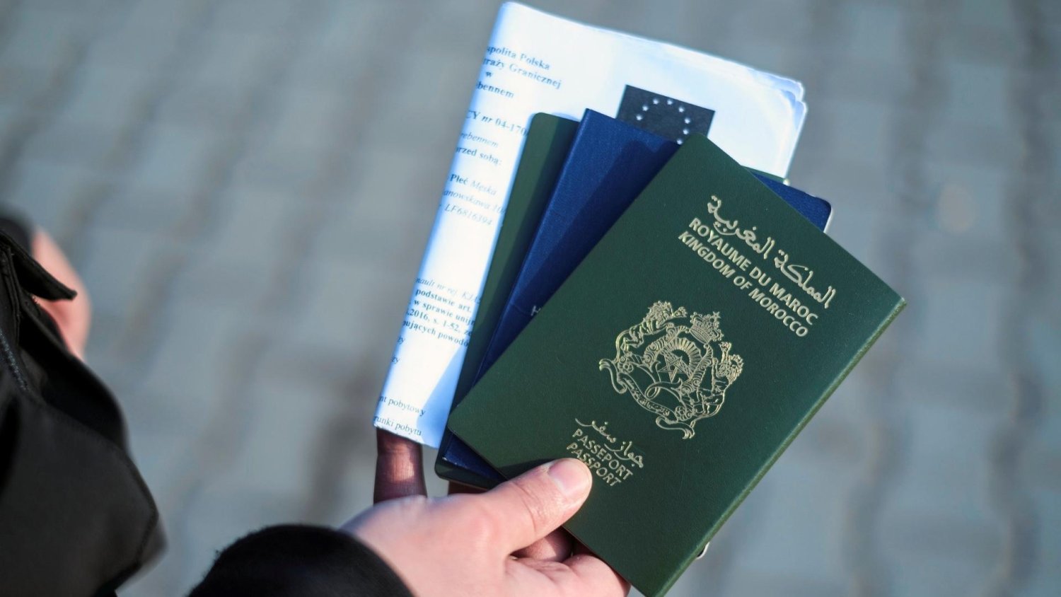 Oto kilka propozycji unikalnych tytułów o zbliżonym sensie: 1. Rewolucja w podróżowaniu po Unii Europejskiej – ruszają nowe reguły przekraczania granic 2. Nowe przepisy dla podróżujących po UE. Zmiany w zasadach przekraczania granic już wchodzą w życie 3. Szykuje się przełom dla podróżnych w UE – wprowadzane są całkiem nowe zasady na granicach 4. Podróże po UE z nowymi zasadami – zobacz, co zmienia się na granicach 5. Wielkie zmiany dla podróżujących po Unii Europejskiej. Nowy system przekraczania granic wystartował