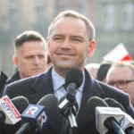 Oto kilka propozycji unikalnych tytułów oddających sens oryginału: 1. Nawrocki o możliwych formach współpracy z Tuskiem: „Opcji jest wiele” 2. Jak Nawrocki postrzega kooperację z Tuskiem? „Spektrum możliwości” 3. Nawrocki o relacjach z Tuskiem: „W grę wchodzi wiele wariantów współpracy” 4. Współpraca z Tuskiem według Nawrockiego: „Mam cały wachlarz opcji” 5. Nawrocki komentuje potencjalną współpracę z Tuskiem: „Istnieje szeroki wybór rozwiązań”