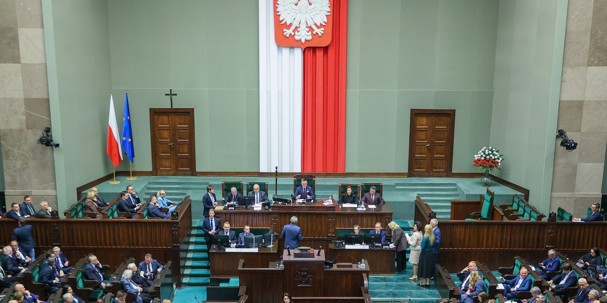 Sejm rozpoczyna obrady – posłowie rozstrzygną przyszłość Zbigniewa Ziobry oraz kluczowych ustaw