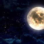 Jak zrobić idealne zdjęcie pełni Księżyca w listopadzie, gdy temperatura spada?