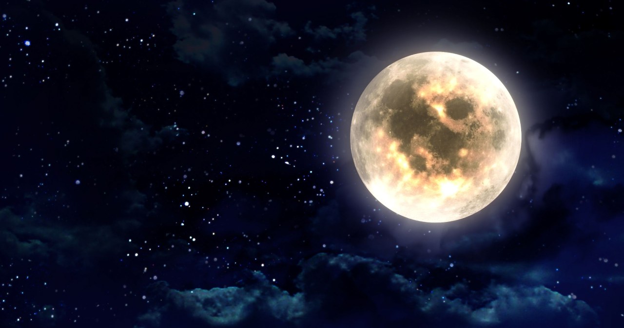 Jak zrobić idealne zdjęcie pełni Księżyca w listopadzie, gdy temperatura spada?