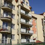 Niedobór tanich mieszkań na wynajem trwa. TBS-y mają miliardy, lecz borykają się z trudnościami