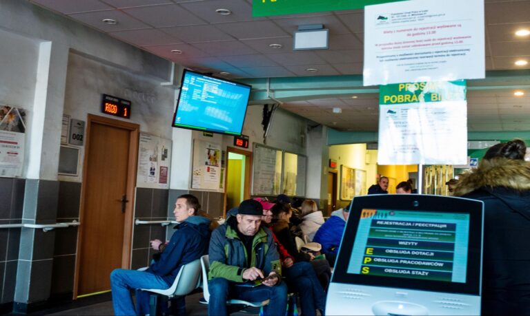 Sprzedaż mieszkań stoi w miejscu, a wynagrodzenia rosną nieznacznie – rynek na rozdrożu