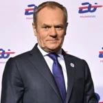 Oto kilka propozycji unikalnych tytułów zachowujących sens oryginału: 1. Tusk wykorzystuje kryzys w PiS: „Wydostaliśmy się z marazmu” 2. Jak Tusk przekuwa trudności PiS w sukces: „Uwolniliśmy się od beznadziei” 3. Tusk reaguje na słabość PiS: „Wyszliśmy z impasu” 4. W obliczu problemów PiS Tusk mówi: „Pokonaliśmy poczucie bezsilności” 5. Tusk o problemach PiS: „Otarliśmy się o beznadzieję, ale ją przezwyciężyliśmy”