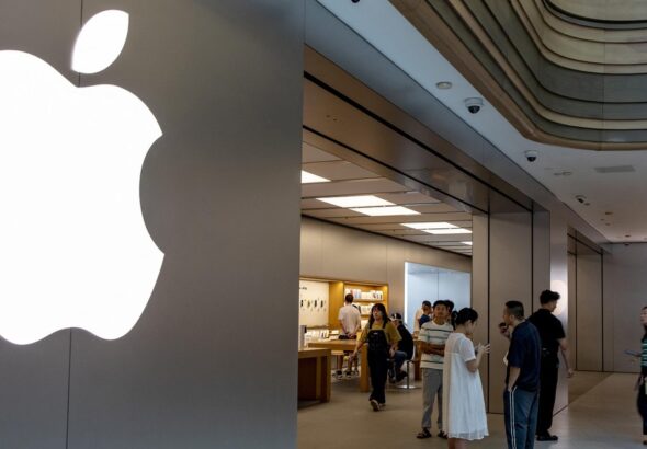 Oto kilka alternatywnych tytułów o zachowanym sensie i unikalnej formie: 1. Ekspert Apple zapowiada koniec ery iPhone'ów 2. Apple sugeruje zmierzch iPhone’ów – ich czas dobiega końca 3. Przedstawiciel Apple: Era iPhone’ów zbliża się do końca 4. Apple bez złudzeń – dni iPhone’ów są policzone 5. Reprezentant Apple otwarcie: Nieuchronny koniec iPhone’ów