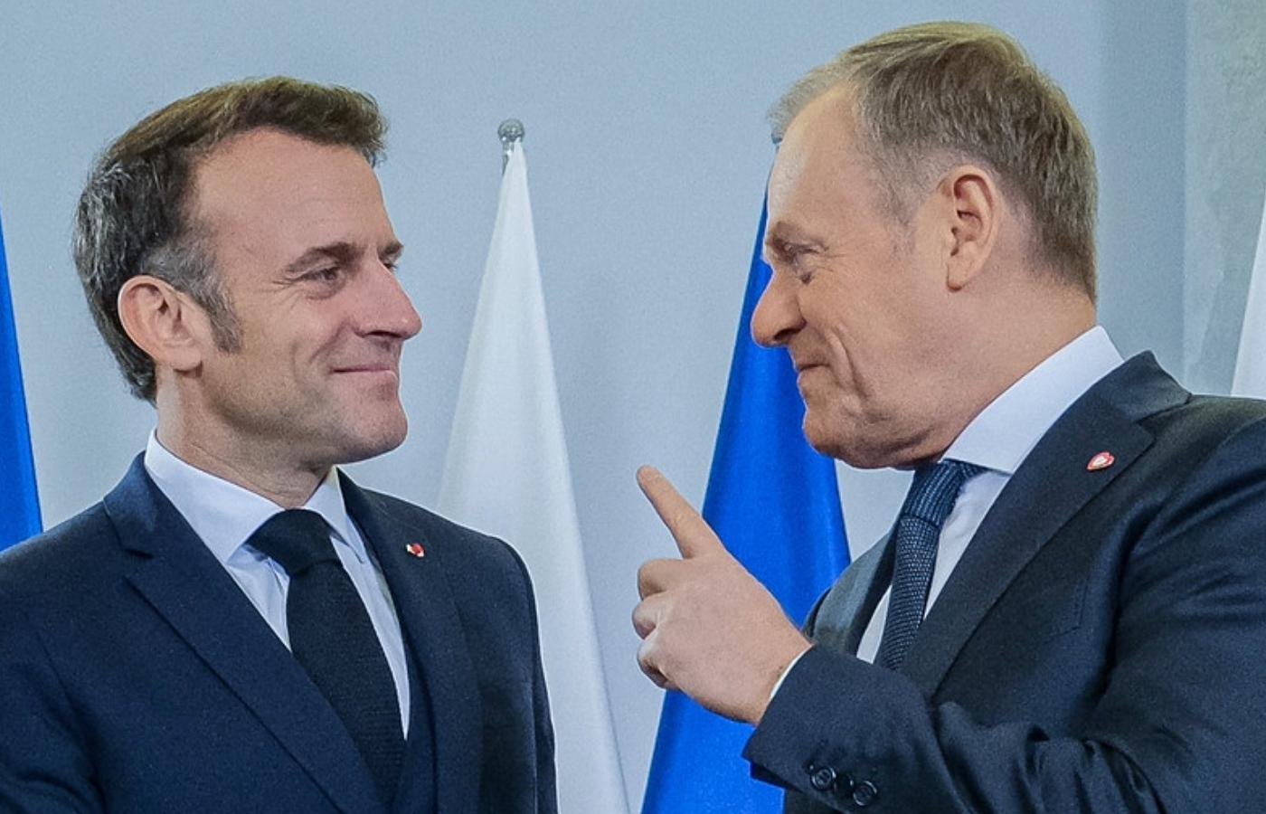 Oto kilka propozycji unikalnych tytułów, zachowujących sens oryginału: 1. 1471. dzień wojny. Czy ochrona atomowa Francji uchroni nas przed scenariuszem ukraińskim? 2. 1471. dzień konfliktu. Czy francuski parasol nuklearny zabezpieczy nas przed losem Ukrainy? 3. 1471. doba wojny. Czy francuska tarcza atomowa oddali zagrożenie ukraińskim scenariuszem? 4. 1471. dzień wojny. Czy pod francuskim parasolem atomowym unikniemy losu Ukrainy? 5. 1471. dzień inwazji. Czy francuska obrona nuklearna ochroni nas przed losem Ukrainy?