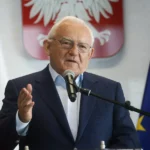 Oto kilka propozycji unikalnych tytułów o podobnym znaczeniu: 1. "Polska kompromituje się? Miller docieka w sprawie afery na Ukrainie" 2. "Afera ukraińska pod lupą Millera – czy Polska wystawia się na śmieszność?" 3. "Miller o zamieszaniu na Ukrainie: Polska naraża się na drwiny" 4. "Czy Polska staje się obiektem żartów? Miller interweniuje w sprawie ukraińskiego skandalu" 5. "Miller pyta o aferę na Ukrainie: Polska się ośmiesza?"