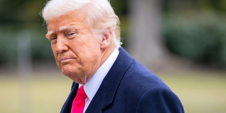 Donald Trump traci popularność. Najniższe poparcie od czasu politycznego powrotu [SONDAŻ]
