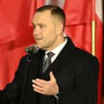 Oto kilka propozycji unikalnych tytułów o zachowanym sensie: 1. Rocznica wprowadzenia stanu wojennego w Polsce – Nawrocki o „czystym złu” 2. Stan wojenny w rocznicę – Nawrocki: „To było zło w najczystszej postaci” 3. Rocznicowe obchody stanu wojennego. Nawrocki: „Zło w swojej istocie” 4. Rocznica stanu wojennego: Nawrocki określa wydarzenia mianem „zła w czystej formie” 5. Upamiętnienie stanu wojennego w Polsce. Nawrocki o „istocie zła”
