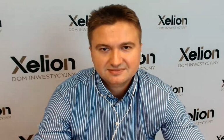 Oto kilka propozycji unikalnych tytułów o tym samym sensie: 1. Wstępne przewidywania na nadchodzący rok 2. Prognozy na początek nowego roku 3. Co przyniesie przyszły rok? Pierwsze analizy 4. Noworoczne prognozy: czego się spodziewać? 5. Zapowiedzi i oczekiwania na kolejny rok 6. Nowy rok – pierwsze przewidywania 7. Pierwsze spojrzenie na prognozy na przyszły rok
