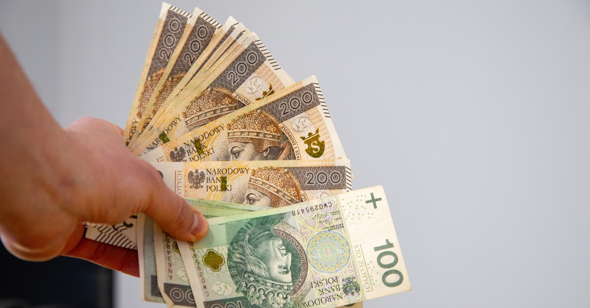 Nowa wysokość płacy minimalnej od stycznia 2026 – rząd ujawnił oficjalne stawki miesięczne i godzinowe (kwoty brutto i netto)